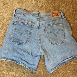 Levi’s mid rise midi shorts